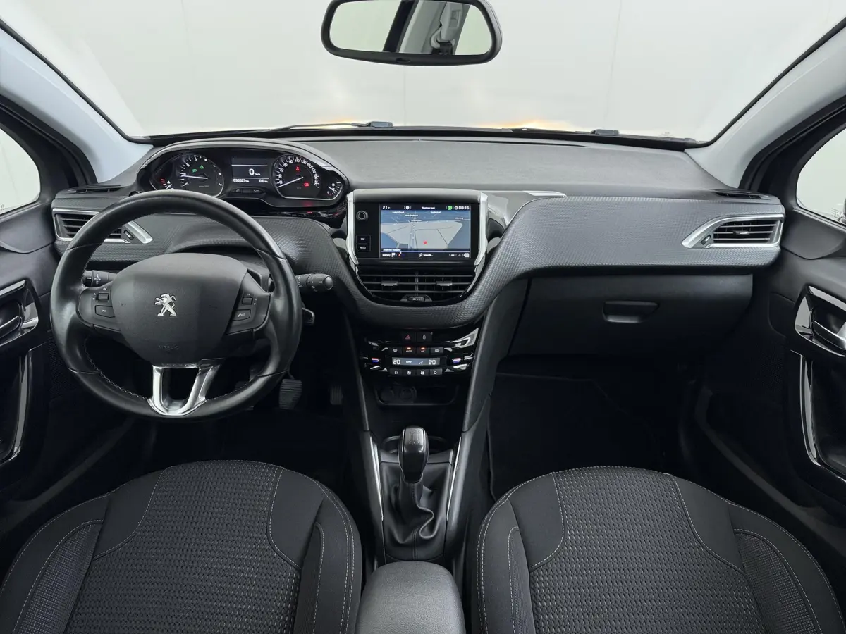 Allure 82pk | Navigatie | Automatische airco | Parkeersensoren achter | Cruise control | Lichtmetalen velgen | Apple Carplay en Android auto