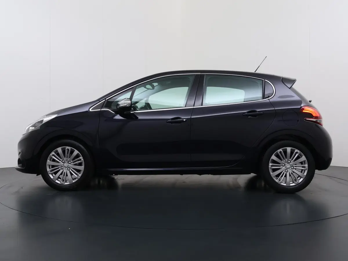 Allure 82pk | Navigatie | Automatische airco | Parkeersensoren achter | Cruise control | Lichtmetalen velgen | Apple Carplay en Android auto