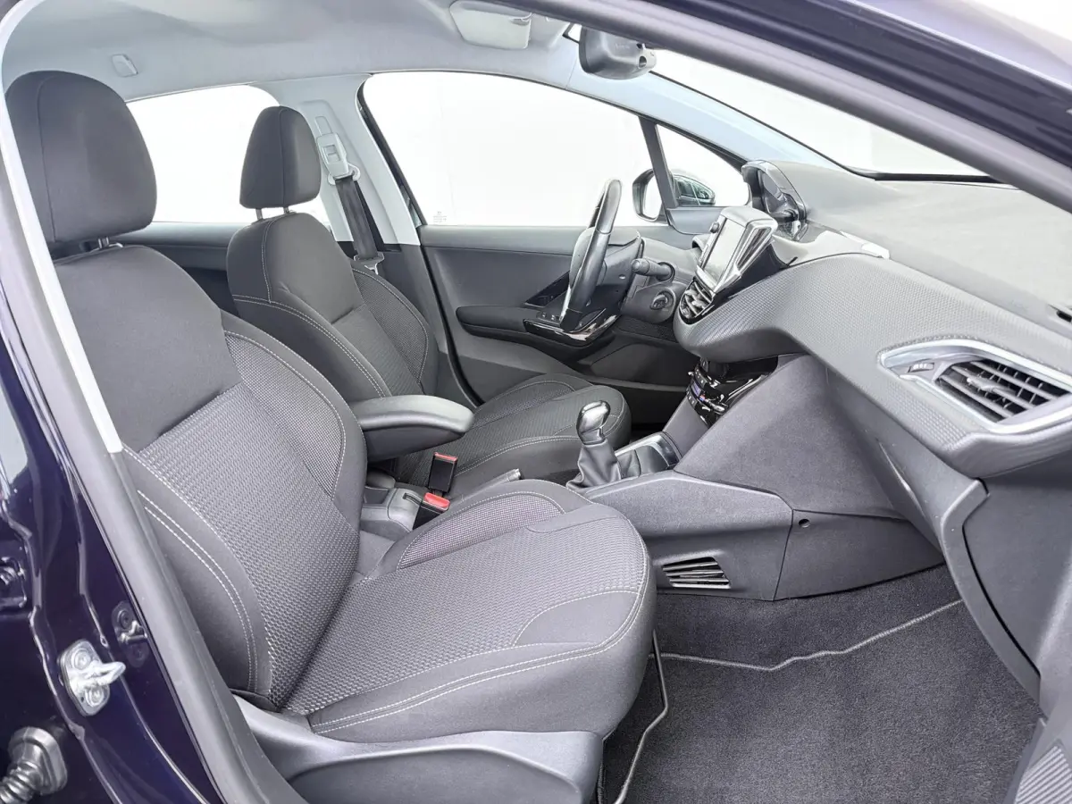 Allure 82pk | Navigatie | Automatische airco | Parkeersensoren achter | Cruise control | Lichtmetalen velgen | Apple Carplay en Android auto
