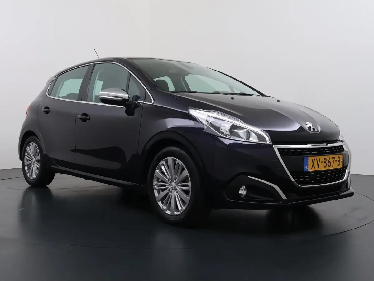 Allure 82pk | Navigatie | Automatische airco | Parkeersensoren achter | Cruise control | Lichtmetalen velgen | Apple Carplay en Android auto