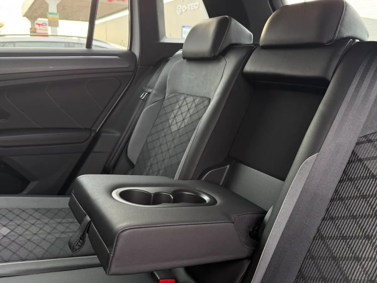 1.4 TSI eHybrid R-Line Business+ | SOH 97% | 245PK | Dynamische knipperlichten