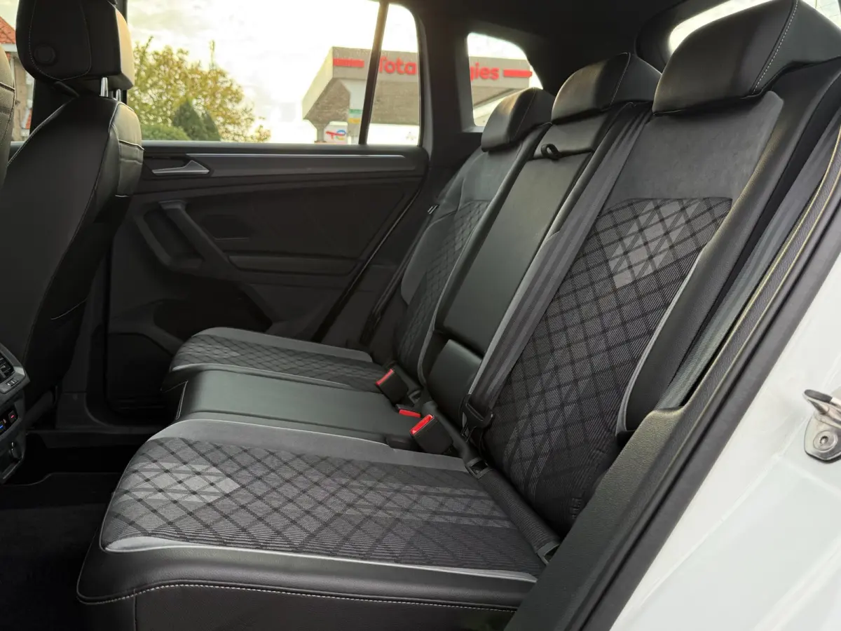 1.4 TSI eHybrid R-Line Business+ | SOH 97% | 245PK | Dynamische knipperlichten