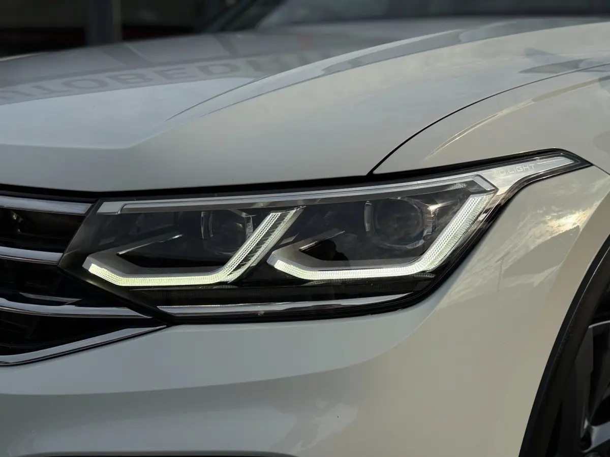 1.4 TSI eHybrid R-Line Business+ | SOH 97% | 245PK | Dynamische knipperlichten