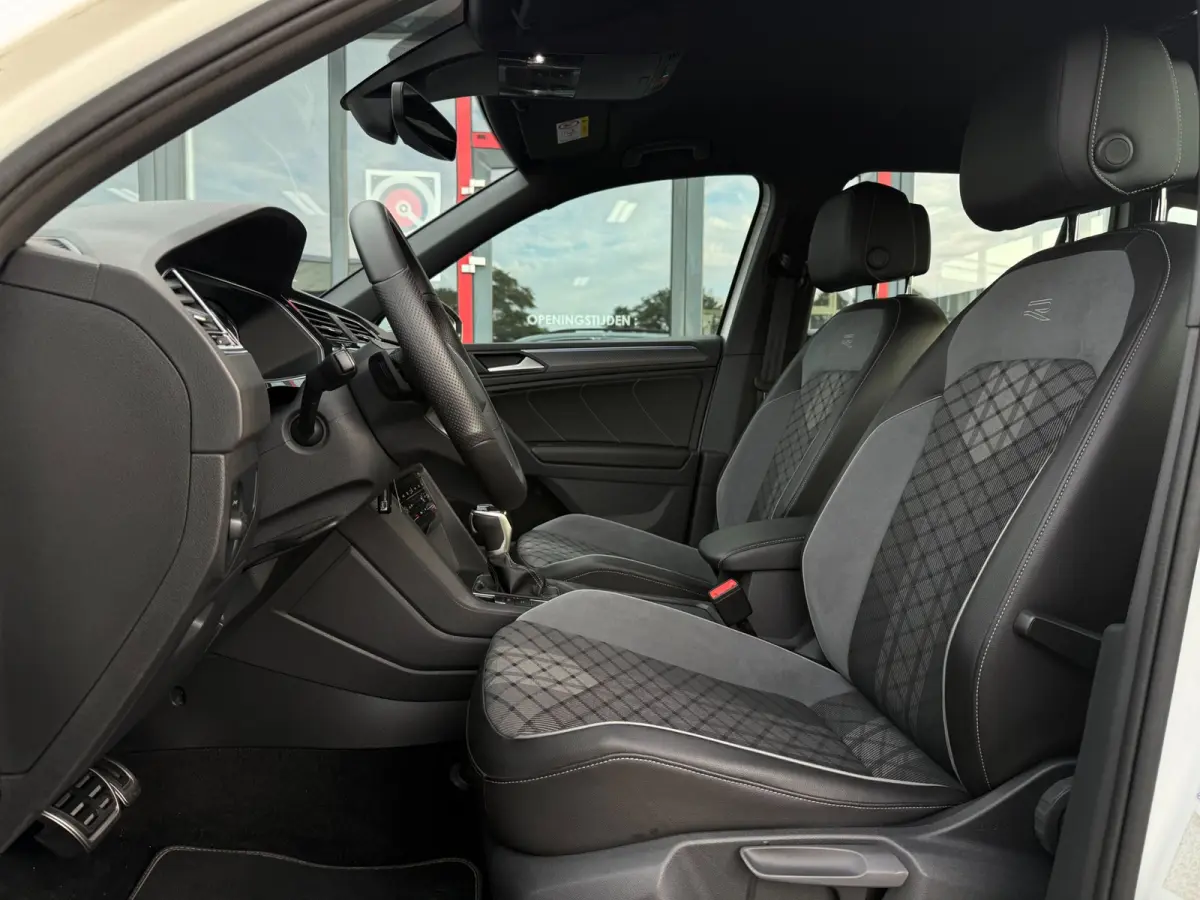 1.4 TSI eHybrid R-Line Business+ | SOH 97% | 245PK | Dynamische knipperlichten