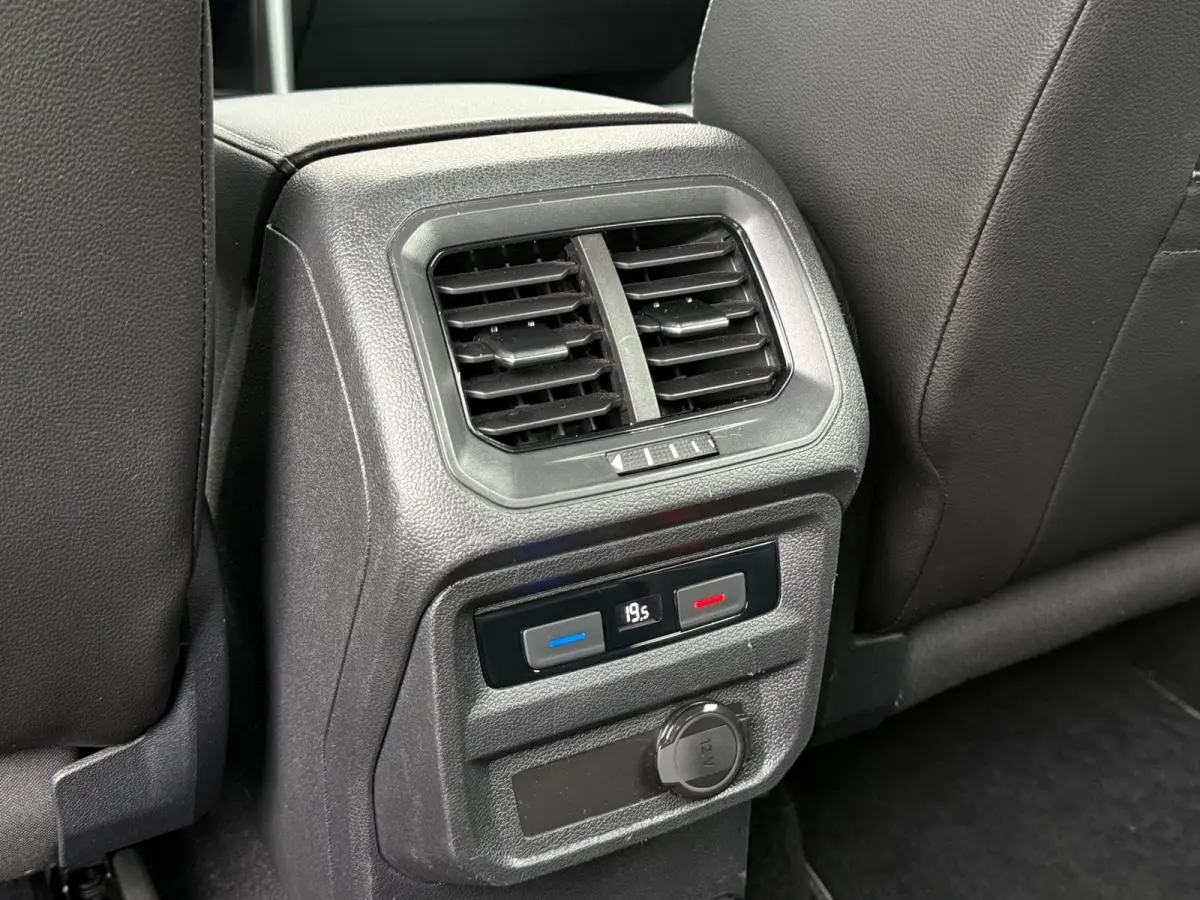 1.4 TSI eHybrid R-Line Business+ | SOH 97% | 245PK | Dynamische knipperlichten