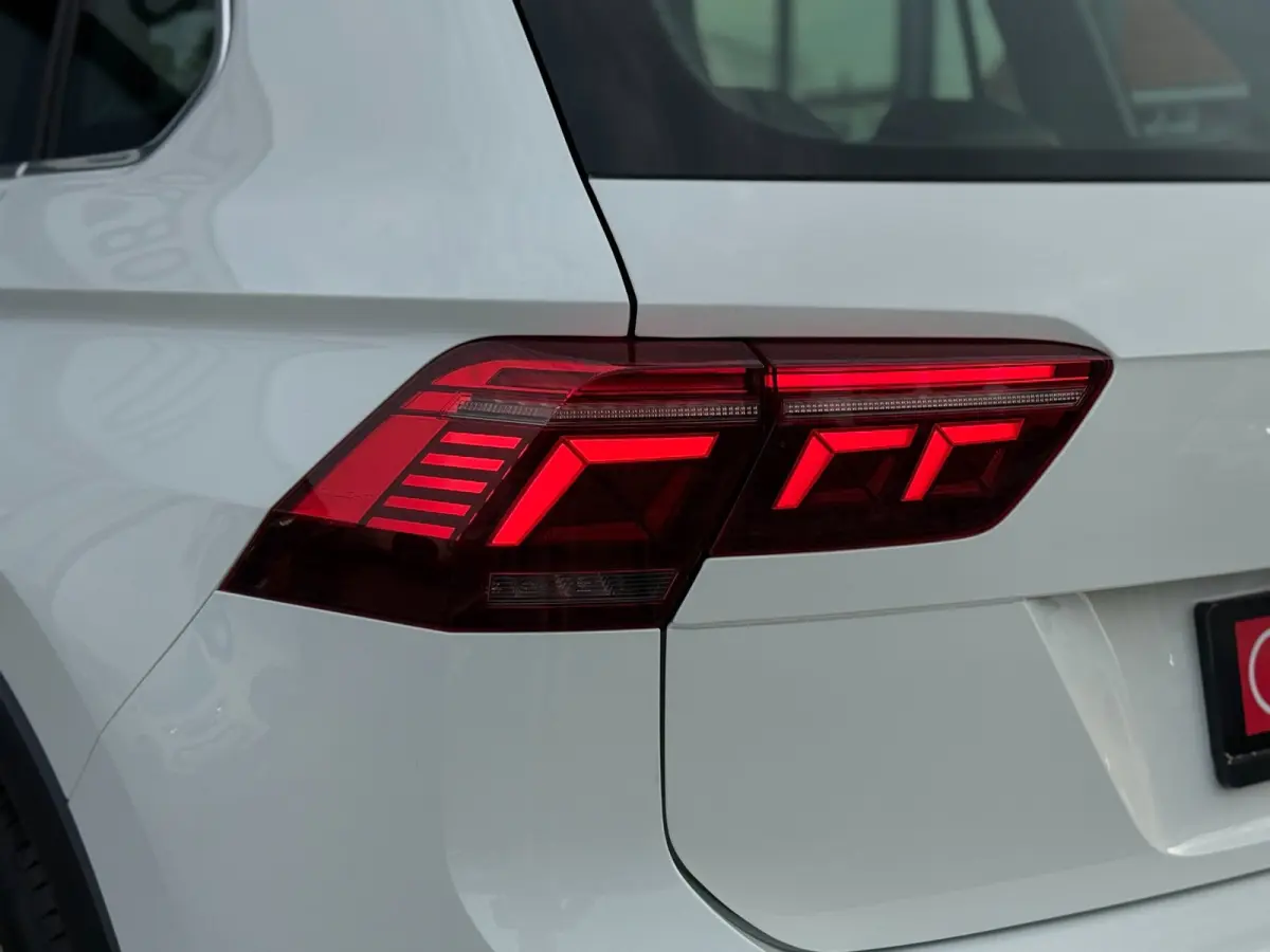 1.4 TSI eHybrid R-Line Business+ | SOH 97% | 245PK | Dynamische knipperlichten