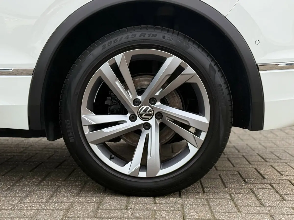 1.4 TSI eHybrid R-Line Business+ | SOH 97% | 245PK | Dynamische knipperlichten
