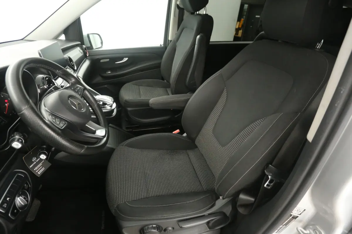 220d 4-MATIC Lang 164PK | Automaat | Dubbele Cabine | Clima | Cruise | Camera | Navi | Trekhaak | 2xSchuifdeur