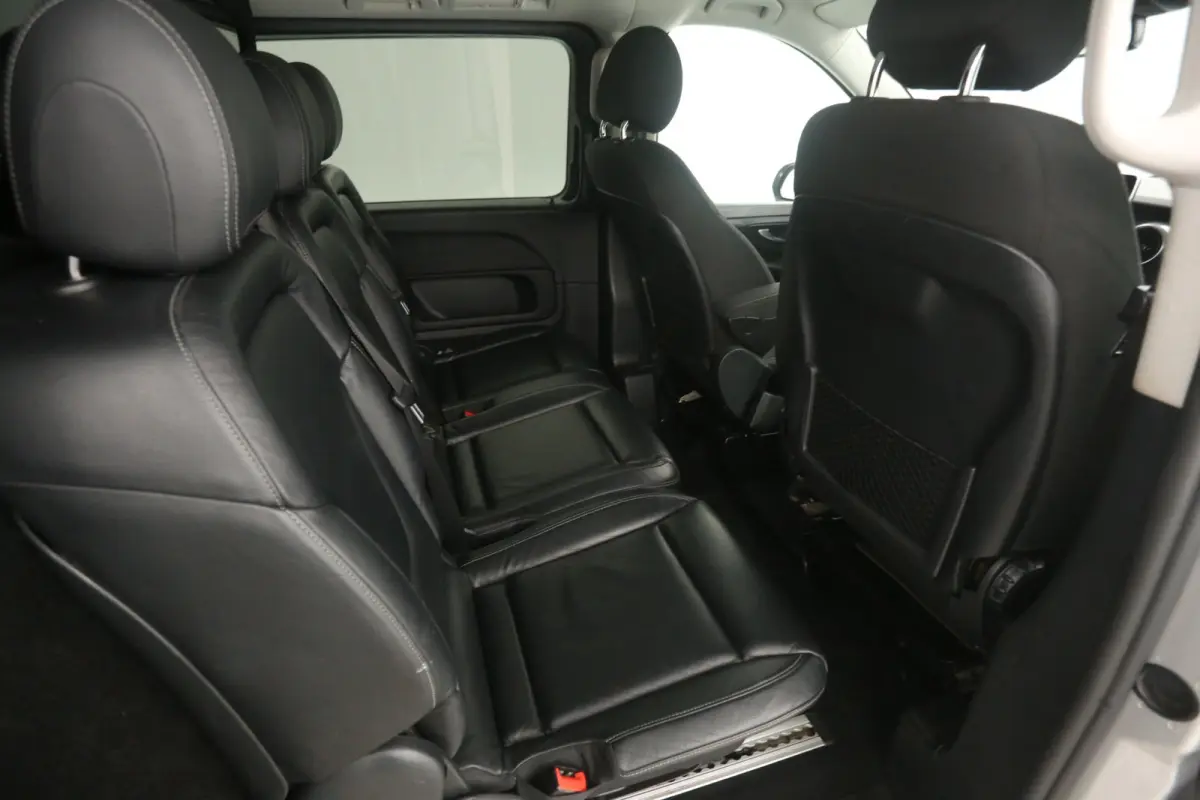 220d 4-MATIC Lang 164PK | Automaat | Dubbele Cabine | Clima | Cruise | Camera | Navi | Trekhaak | 2xSchuifdeur