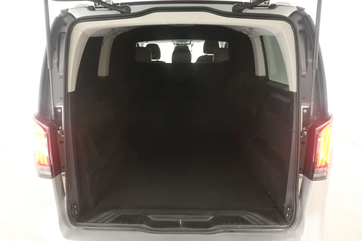 220d 4-MATIC Lang 164PK | Automaat | Dubbele Cabine | Clima | Cruise | Camera | Navi | Trekhaak | 2xSchuifdeur