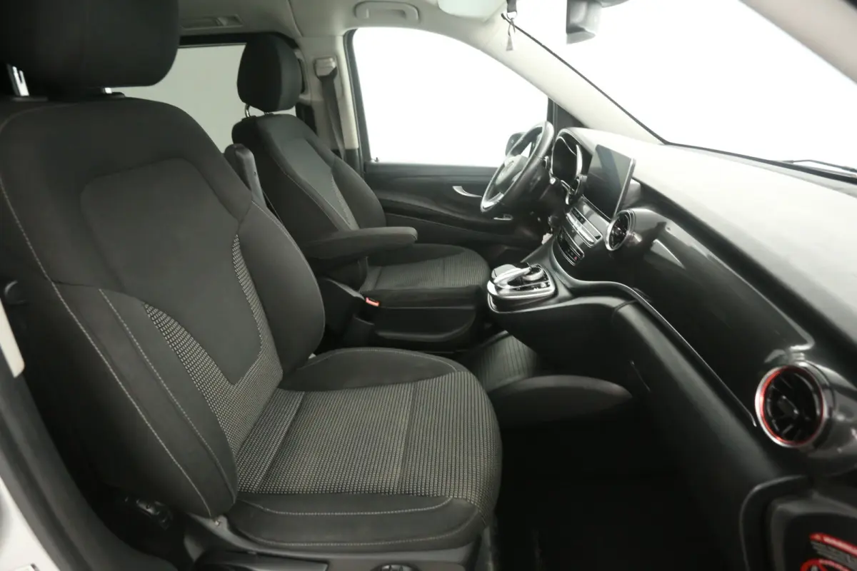 220d 4-MATIC Lang 164PK | Automaat | Dubbele Cabine | Clima | Cruise | Camera | Navi | Trekhaak | 2xSchuifdeur