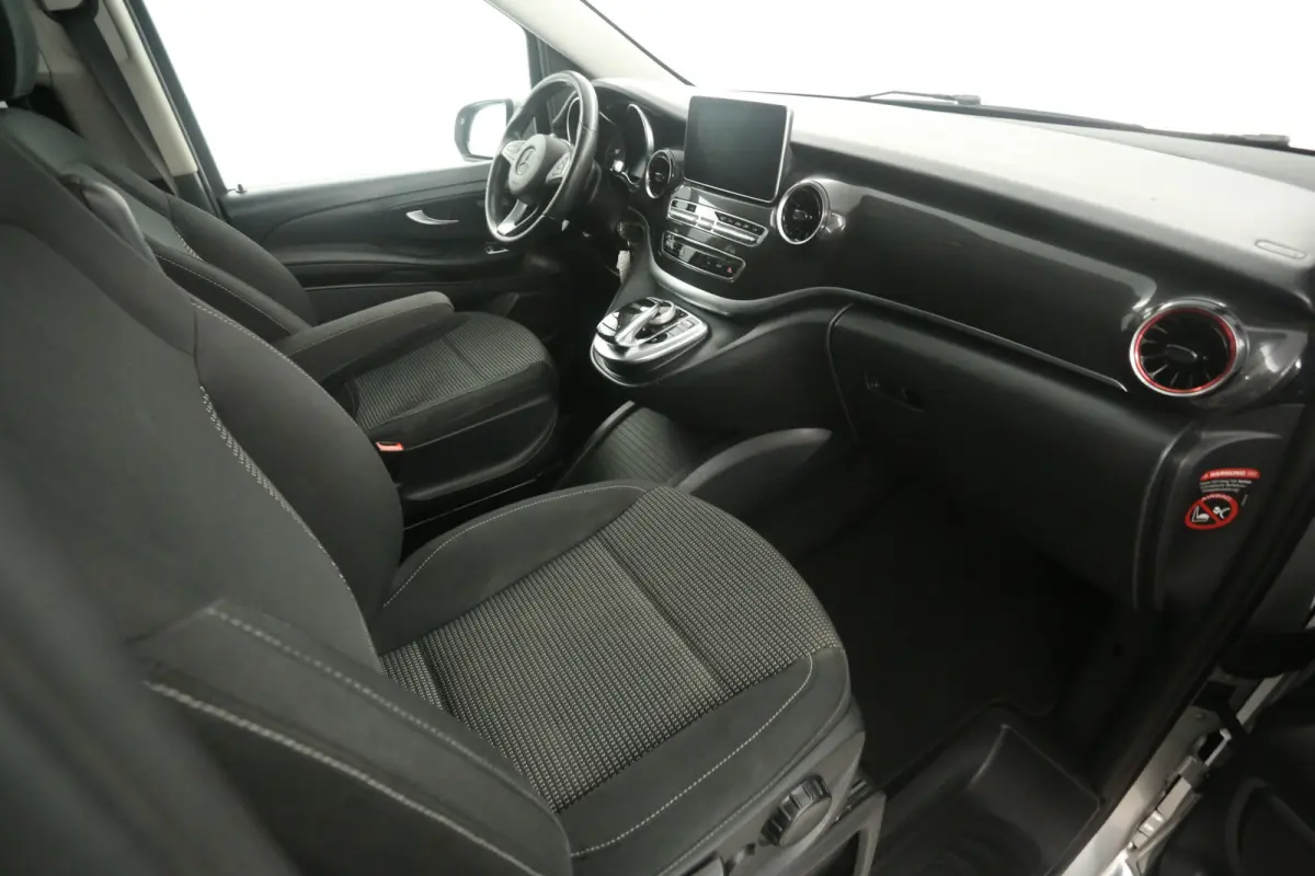 220d 4-MATIC Lang 164PK | Automaat | Dubbele Cabine | Clima | Cruise | Camera | Navi | Trekhaak | 2xSchuifdeur