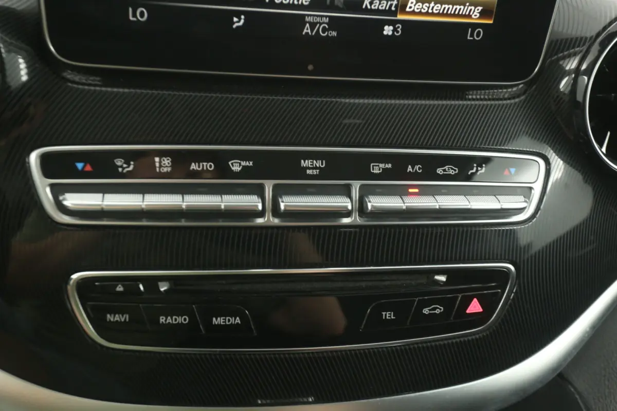220d 4-MATIC Lang 164PK | Automaat | Dubbele Cabine | Clima | Cruise | Camera | Navi | Trekhaak | 2xSchuifdeur
