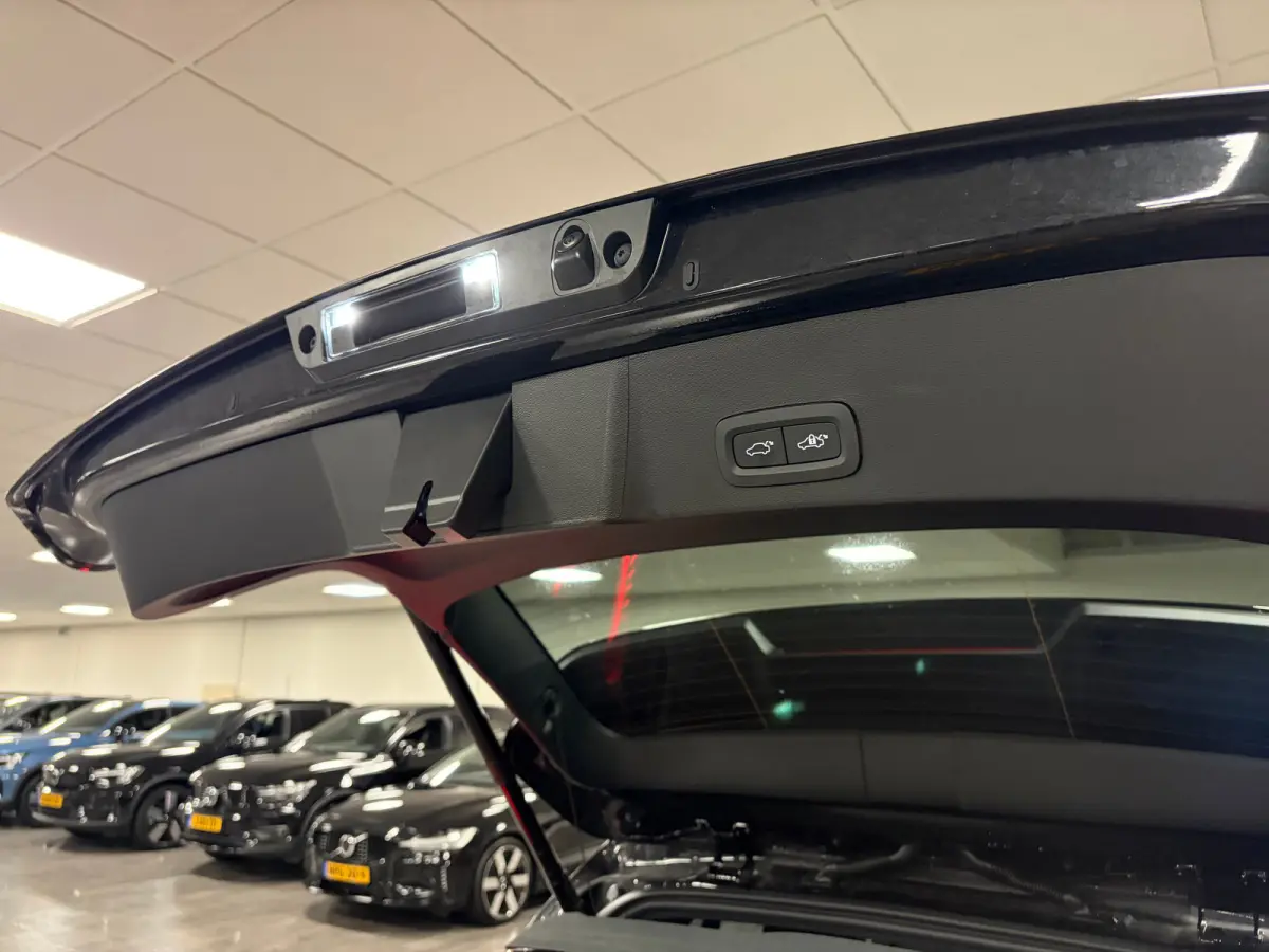 Single Motor Extended Range Ultra Black Ed. 82 kWh | Vol! | Trekhaak | Schuifdak | 360° Camera | Harman Kardon | Pixel LED koplampen meesturend | Adaptieve Cruise Control | Bestuurdersstoel