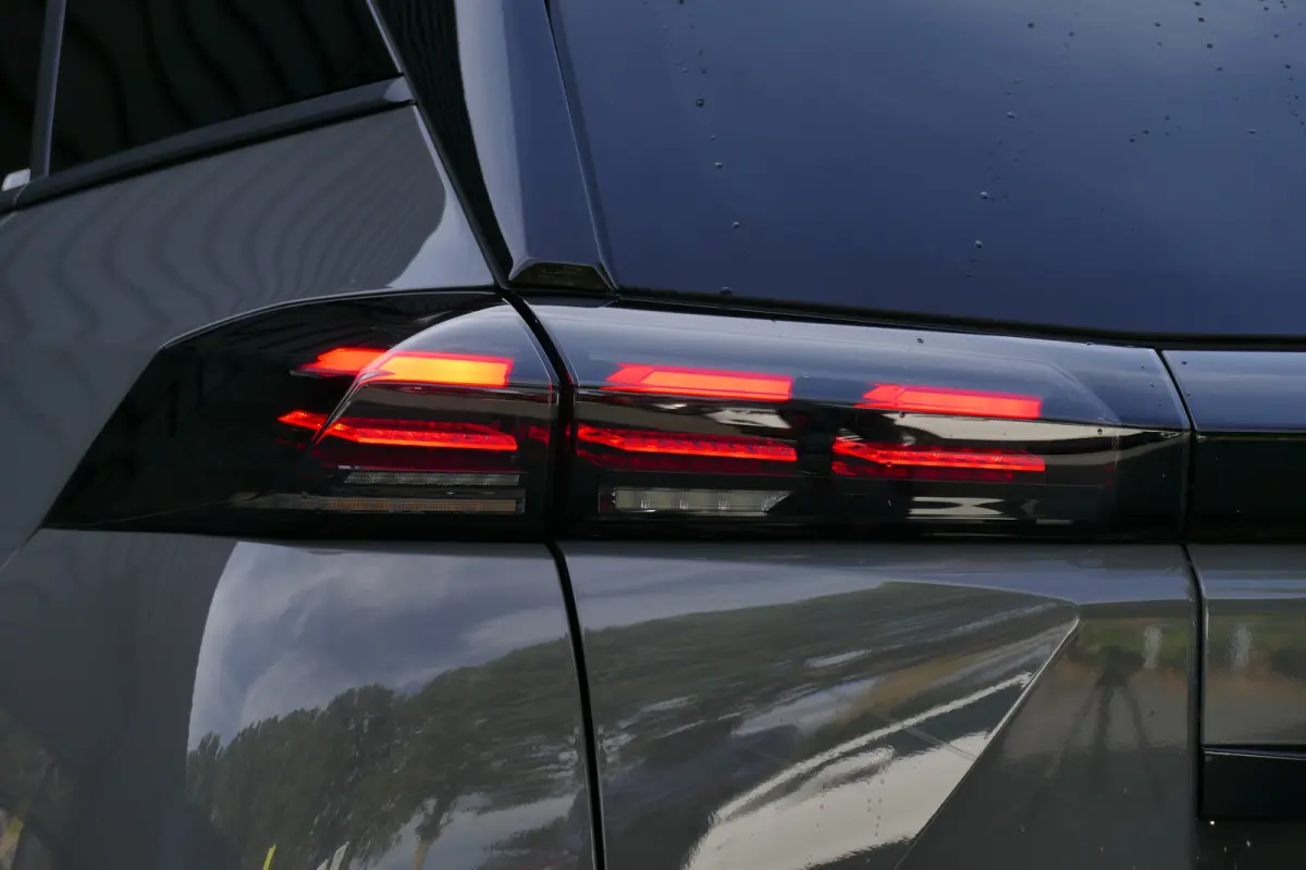EV 156PK 54KWH ALLURE AUTOMAAT / CAMERA V+A / 17"LMV / SOH 97% / FULL-LED / NAVI / CLIMA / PDC / ADAPT. CRUISECONTROL / 1E EIGENAAR / SCHITTERENDE STAAT !!