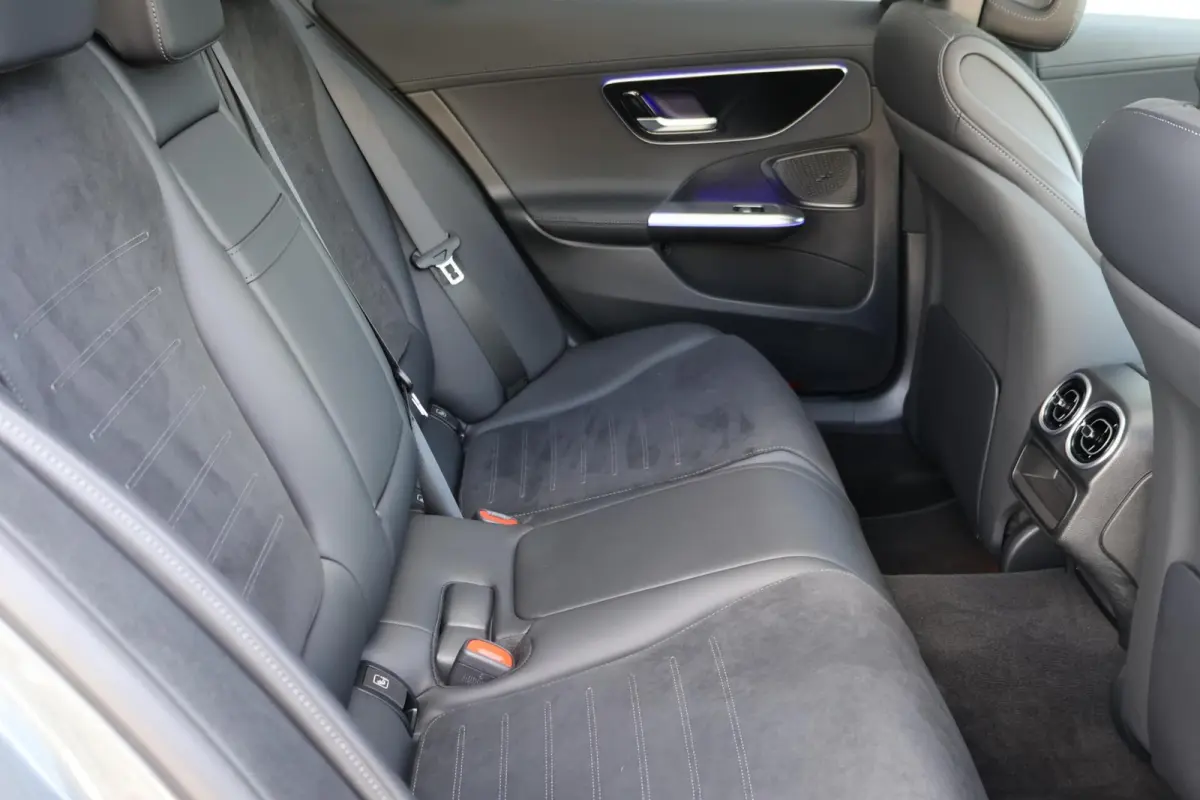 300 d AMG Line / Panoramadak / Memory Stoelen / Burmester Surround / Night Pakket / Trekhaak Wegklapbaar