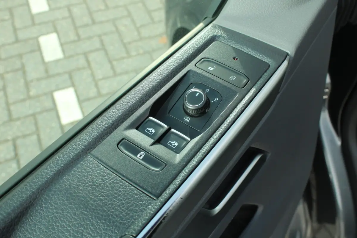 2.0 TDI 150pk DSG L2H1 28 Bulli | Adaptieve Cruise Control | LED Koplampen | Trekhaak | 20' Velgen | Navigatie | App Connect