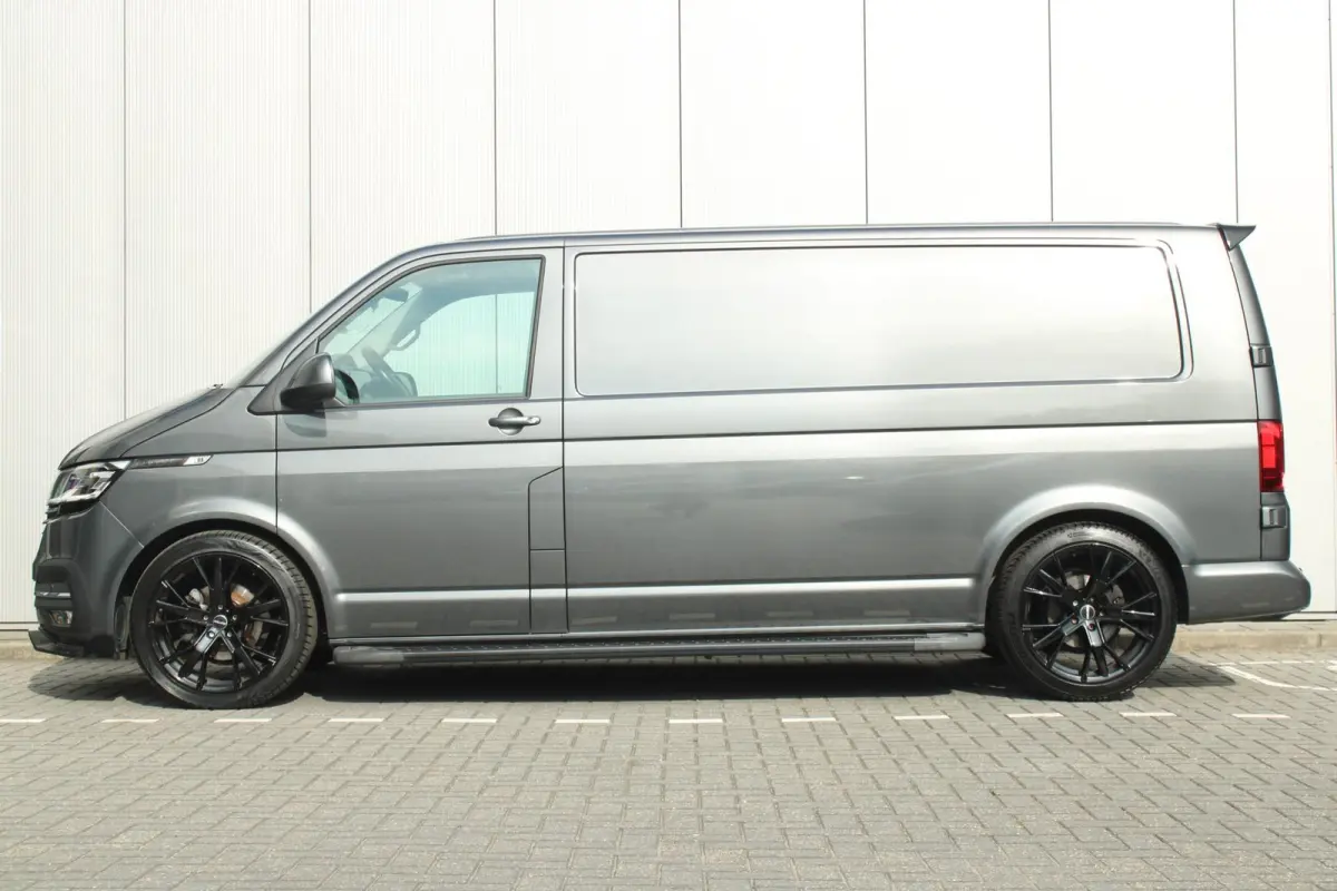 2.0 TDI 150pk DSG L2H1 28 Bulli | Adaptieve Cruise Control | LED Koplampen | Trekhaak | 20' Velgen | Navigatie | App Connect
