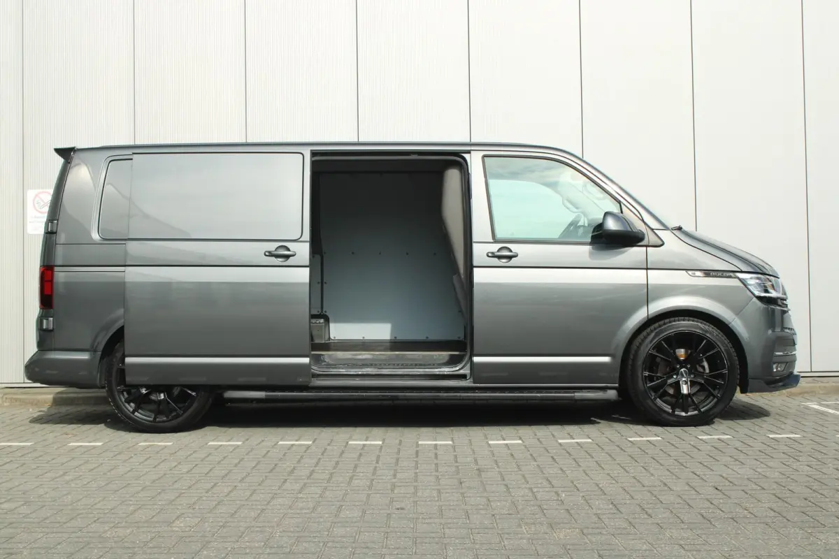 2.0 TDI 150pk DSG L2H1 28 Bulli | Adaptieve Cruise Control | LED Koplampen | Trekhaak | 20' Velgen | Navigatie | App Connect