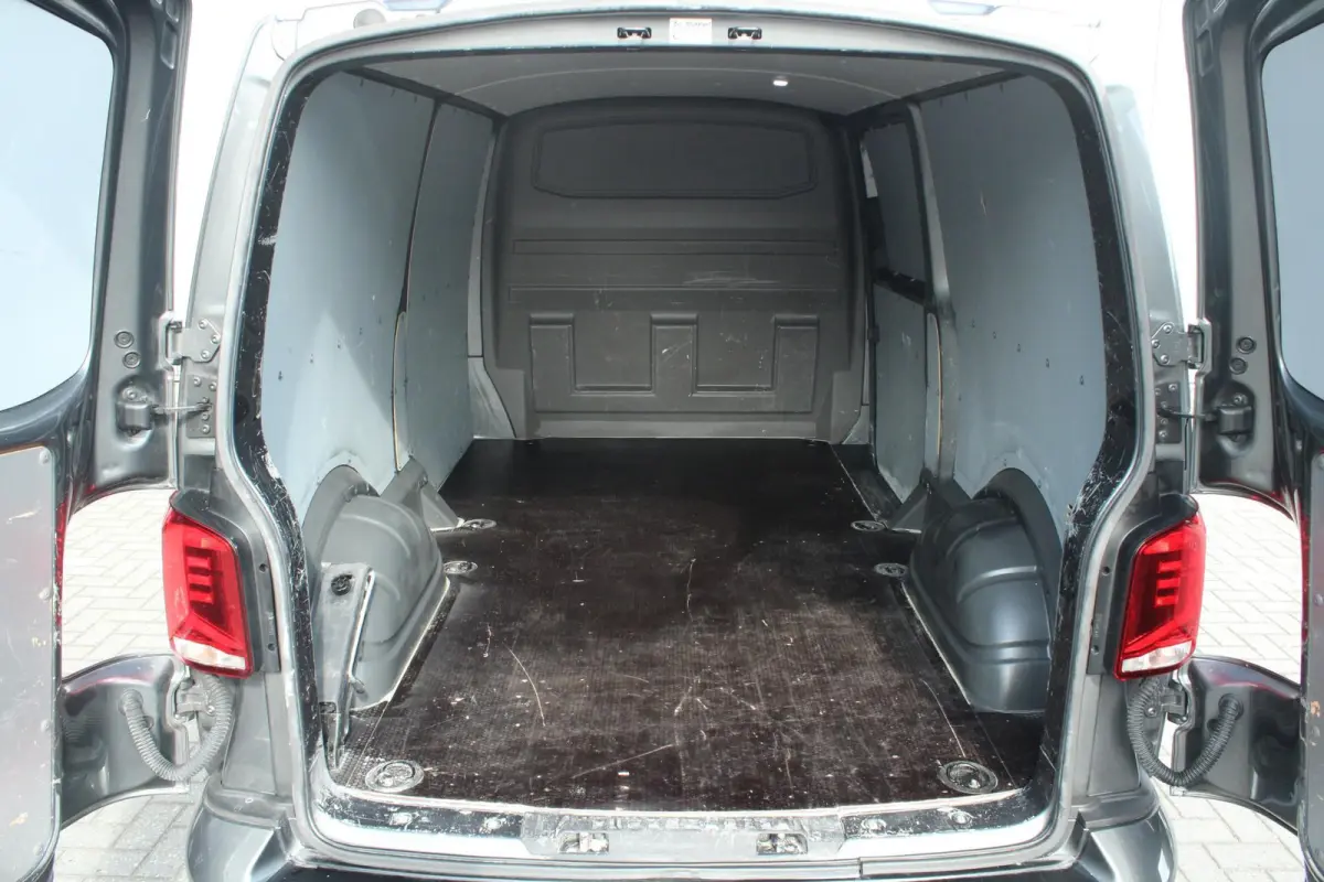 2.0 TDI 150pk DSG L2H1 28 Bulli | Adaptieve Cruise Control | LED Koplampen | Trekhaak | 20' Velgen | Navigatie | App Connect