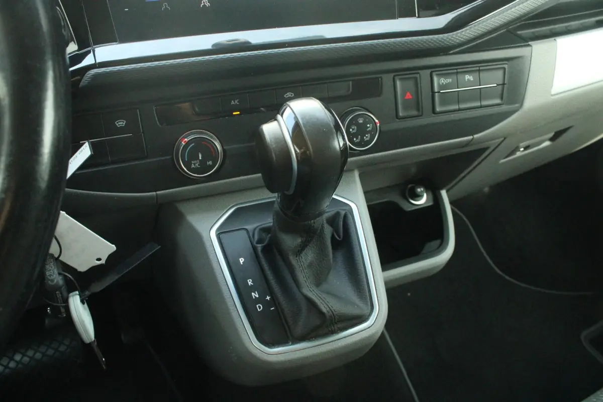 2.0 TDI 150pk DSG L2H1 28 Bulli | Adaptieve Cruise Control | LED Koplampen | Trekhaak | 20' Velgen | Navigatie | App Connect