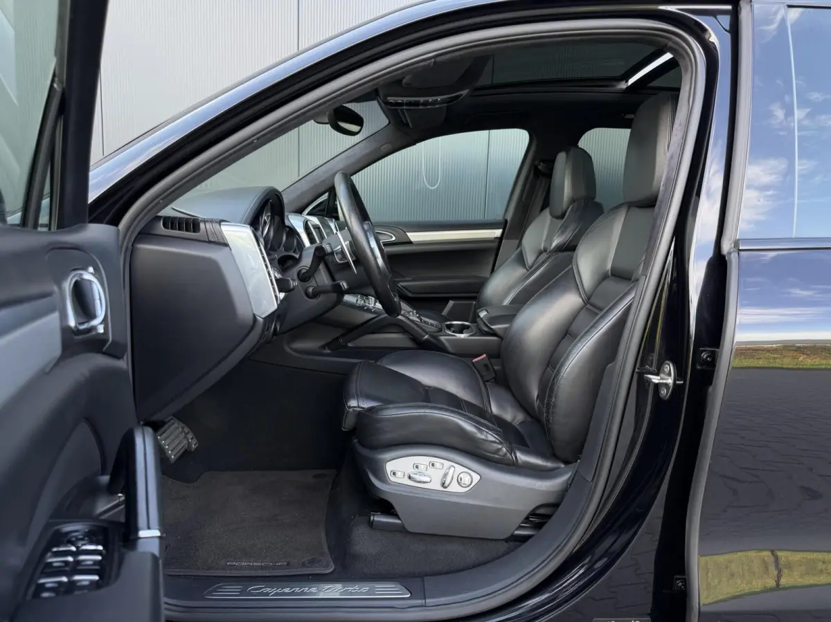 4.8 Turbo Pano - GTS Stoelen - Alcantara Hemel - Leder Dashboard