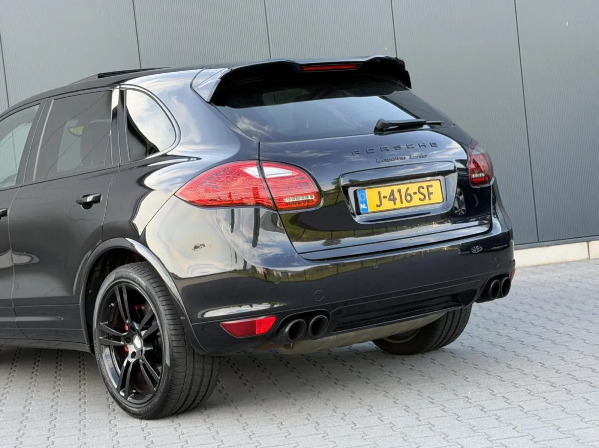 4.8 Turbo Pano - GTS Stoelen - Alcantara Hemel - Leder Dashboard