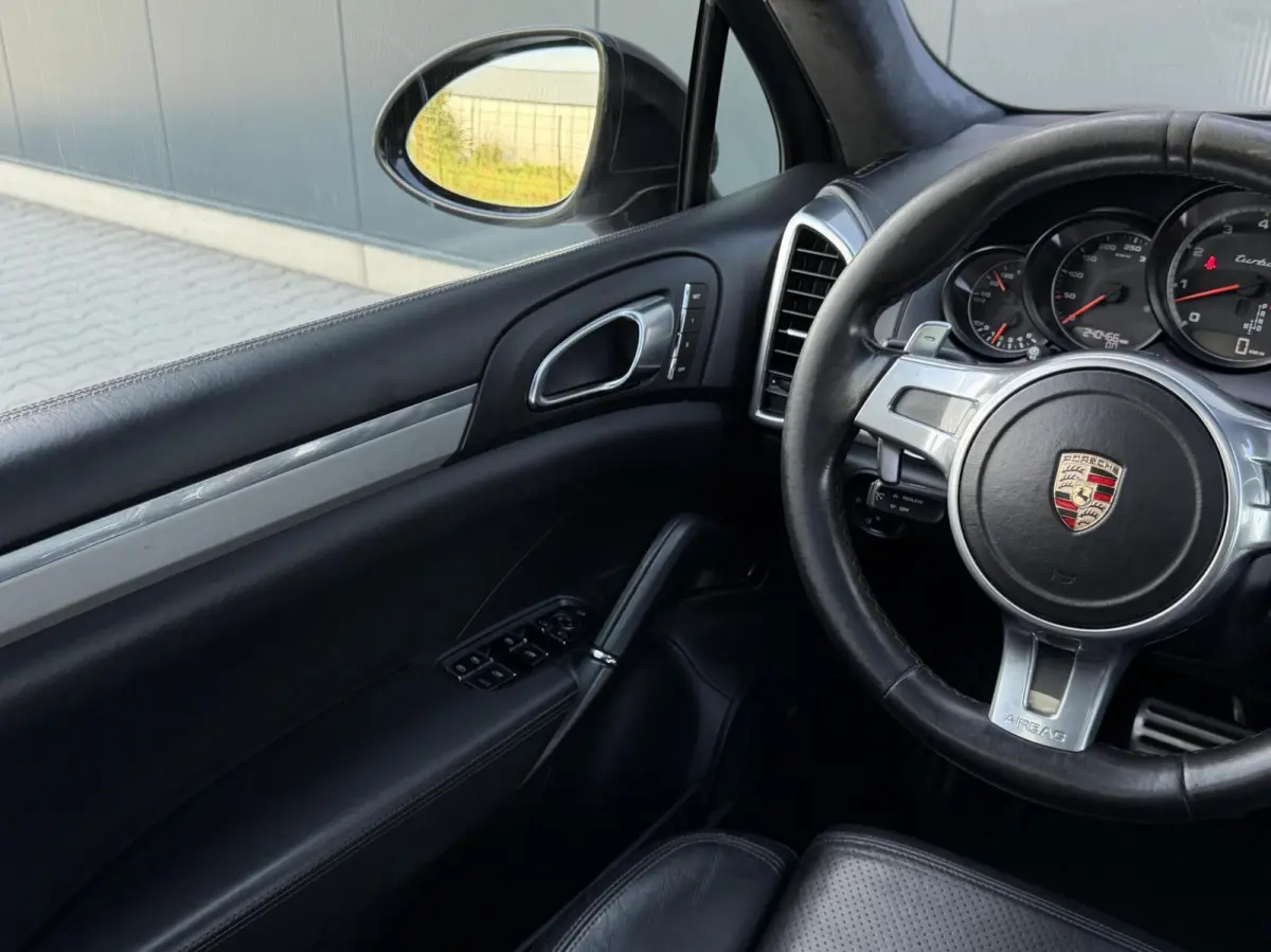 4.8 Turbo Pano - GTS Stoelen - Alcantara Hemel - Leder Dashboard