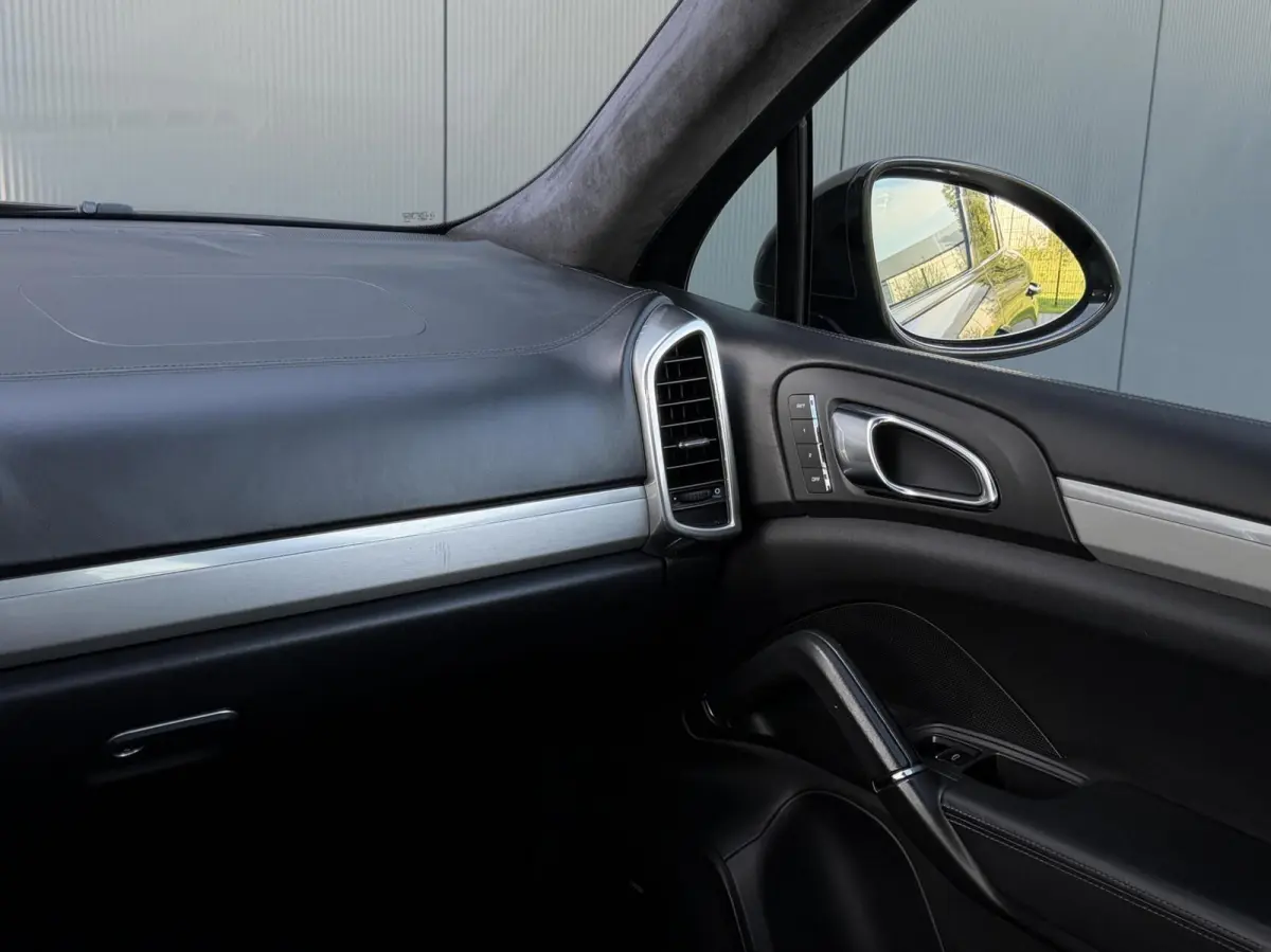 4.8 Turbo Pano - GTS Stoelen - Alcantara Hemel - Leder Dashboard