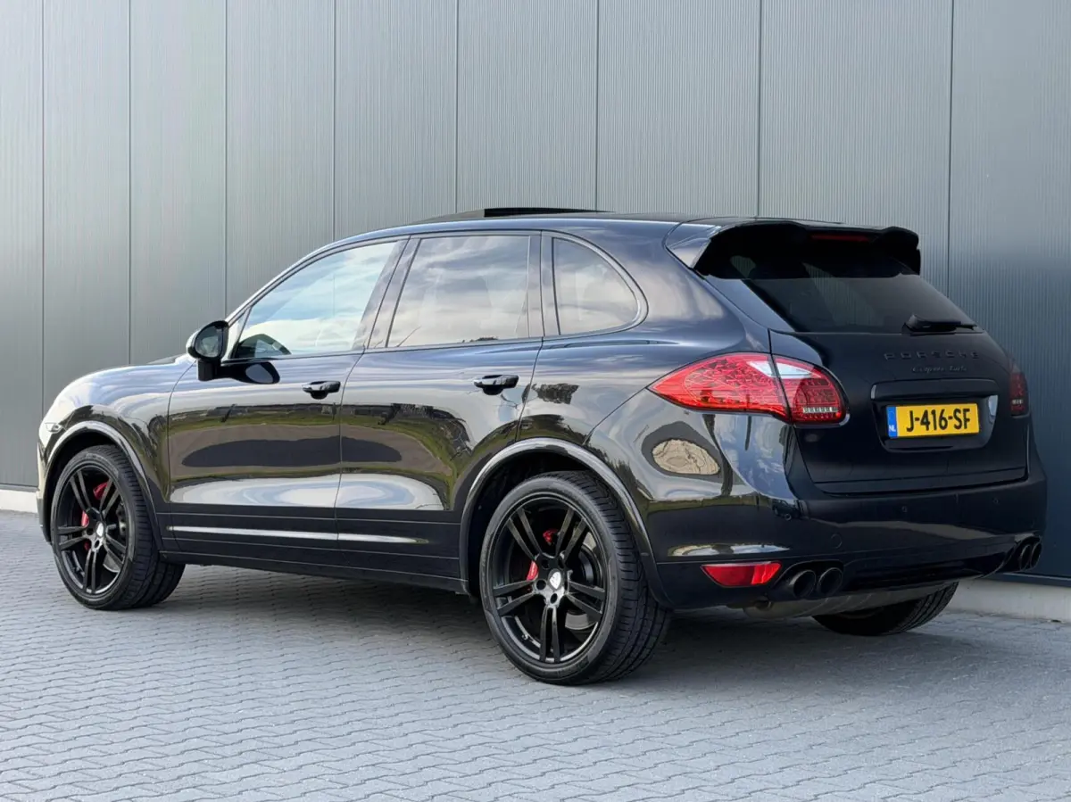 4.8 Turbo Pano - GTS Stoelen - Alcantara Hemel - Leder Dashboard