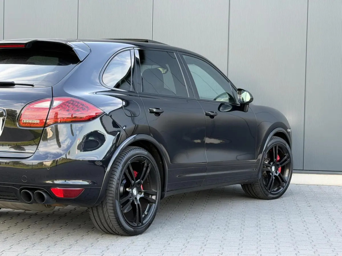 4.8 Turbo Pano - GTS Stoelen - Alcantara Hemel - Leder Dashboard