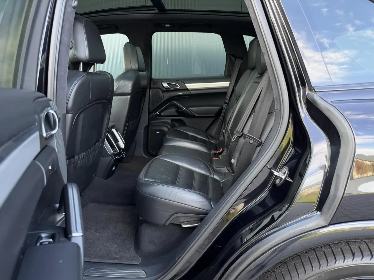4.8 Turbo Pano - GTS Stoelen - Alcantara Hemel - Leder Dashboard