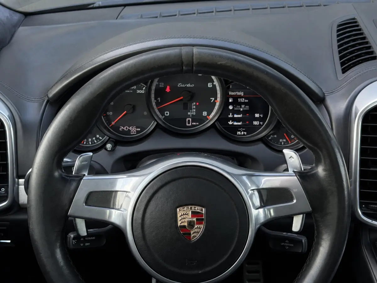 4.8 Turbo Pano - GTS Stoelen - Alcantara Hemel - Leder Dashboard