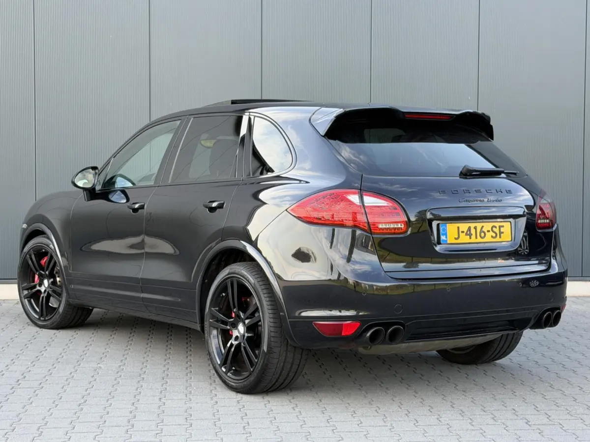 4.8 Turbo Pano - GTS Stoelen - Alcantara Hemel - Leder Dashboard
