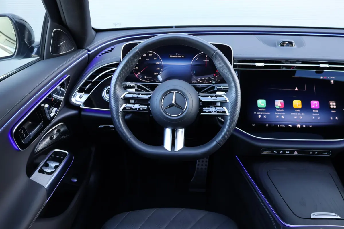 300 de 4MATIC AMG Line / Panoramadak / Memory Stoelen / Hyperscreen / Keyless-Go / Luchtvering / Nappa Leder