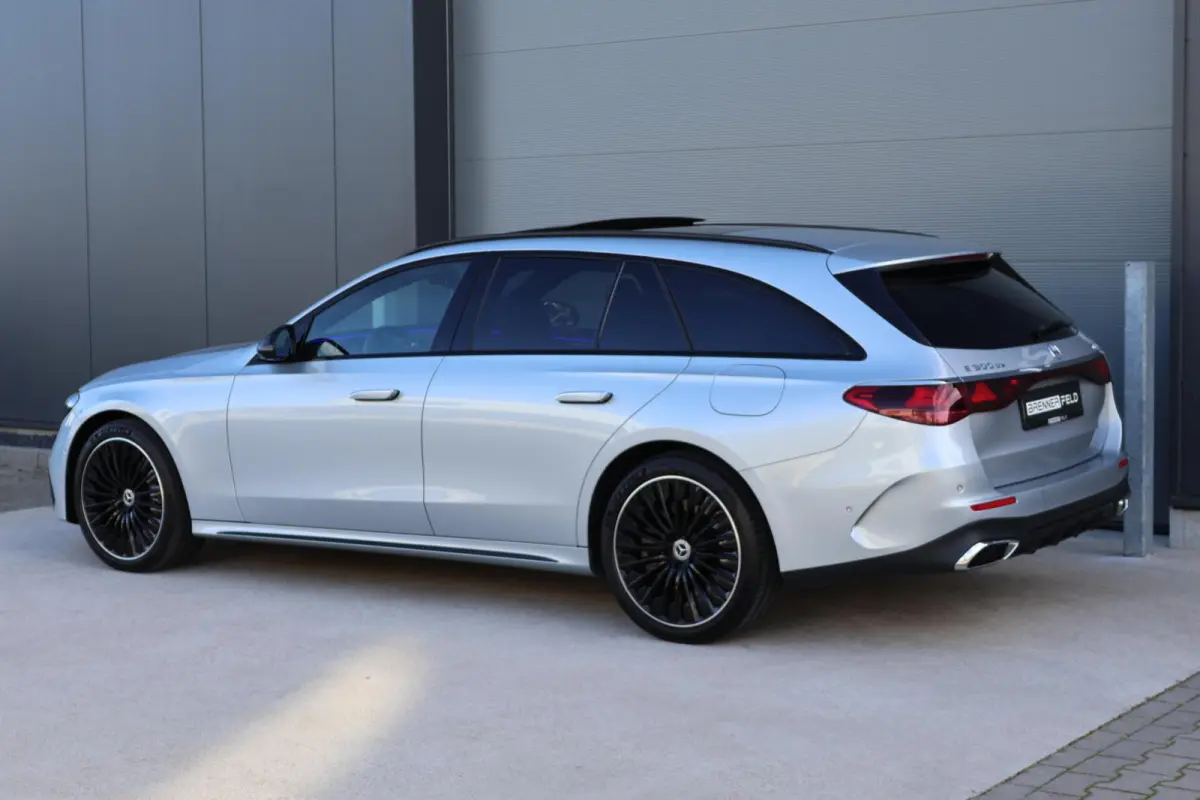300 de 4MATIC AMG Line / Panoramadak / Memory Stoelen / Hyperscreen / Keyless-Go / Luchtvering / Nappa Leder