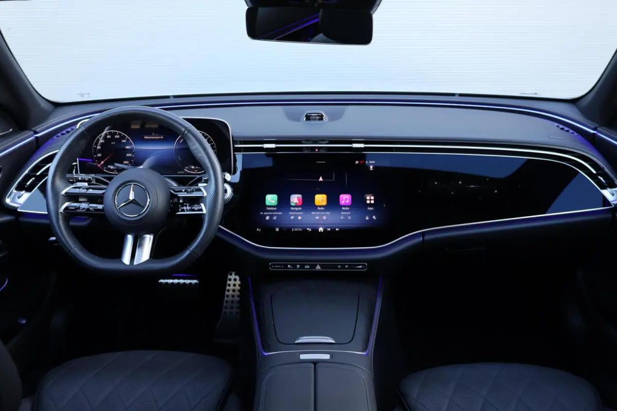 300 de 4MATIC AMG Line / Panoramadak / Memory Stoelen / Hyperscreen / Keyless-Go / Luchtvering / Nappa Leder