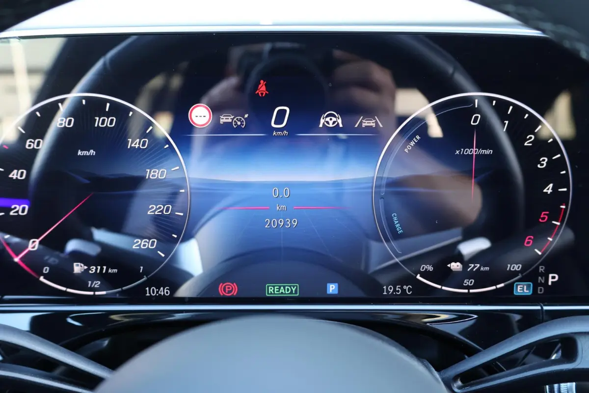 300 de 4MATIC AMG Line / Panoramadak / Memory Stoelen / Hyperscreen / Keyless-Go / Luchtvering / Nappa Leder