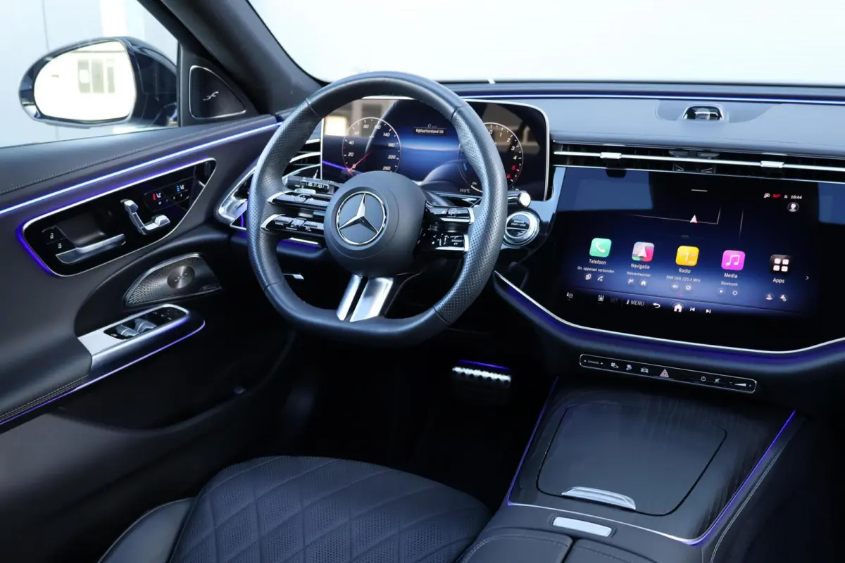 300 de 4MATIC AMG Line / Panoramadak / Memory Stoelen / Hyperscreen / Keyless-Go / Luchtvering / Nappa Leder