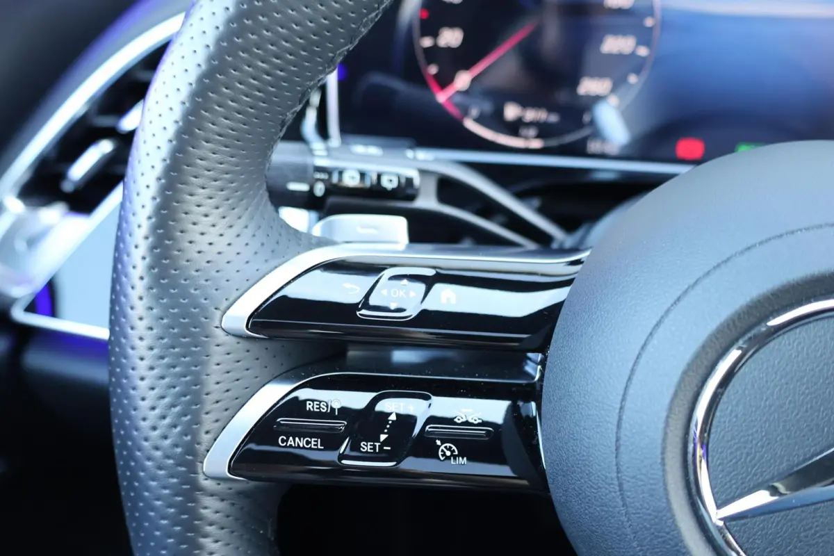 300 de 4MATIC AMG Line / Panoramadak / Memory Stoelen / Hyperscreen / Keyless-Go / Luchtvering / Nappa Leder