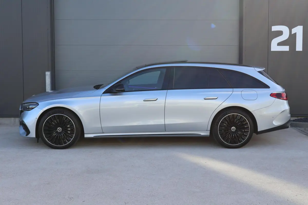 300 de 4MATIC AMG Line / Panoramadak / Memory Stoelen / Hyperscreen / Keyless-Go / Luchtvering / Nappa Leder