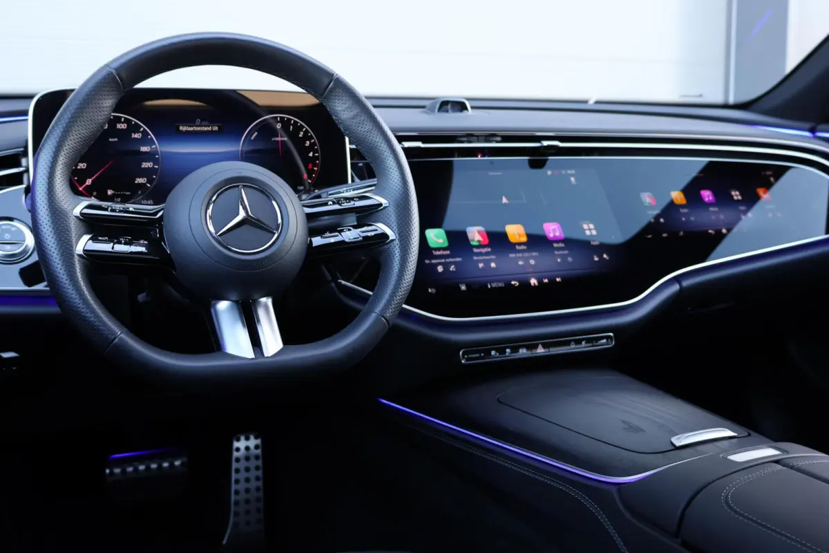 300 de 4MATIC AMG Line / Panoramadak / Memory Stoelen / Hyperscreen / Keyless-Go / Luchtvering / Nappa Leder