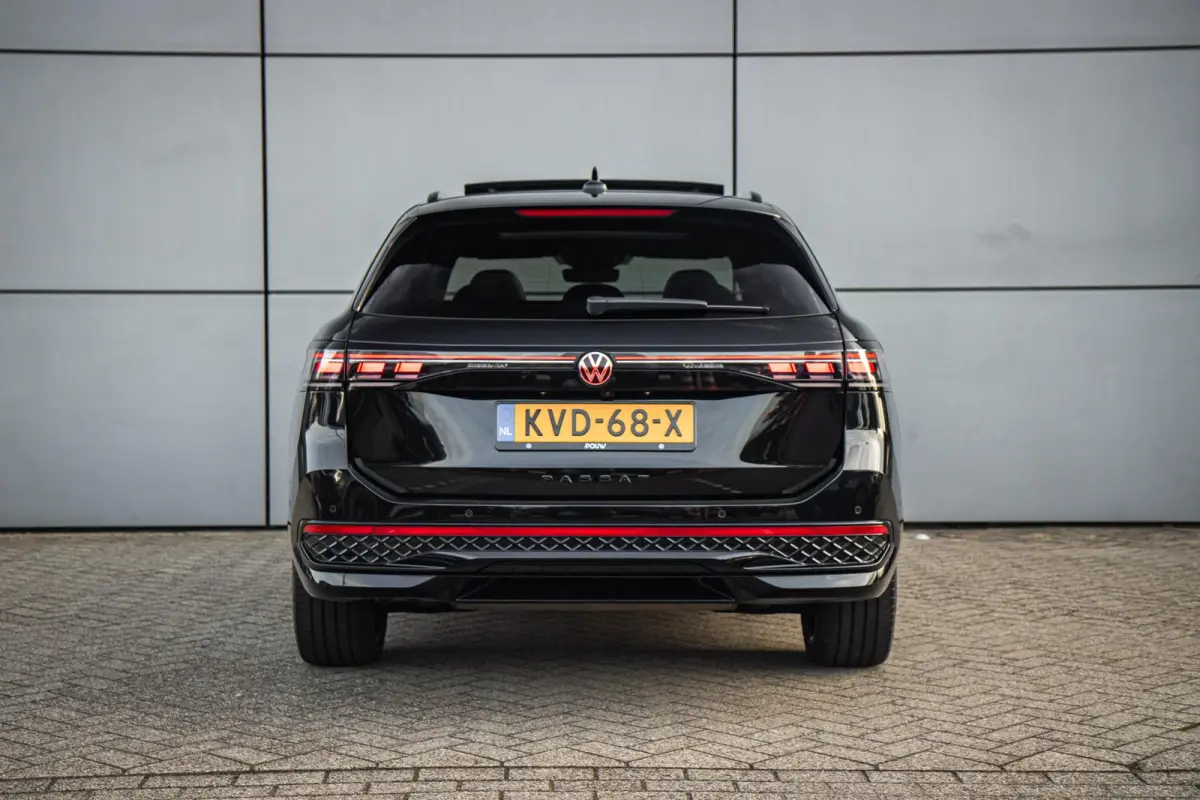 1.5 eHybrid 272pk R-Line Edition | Panoramadak | Trekhaak Uitklapbaar | Rondomzicht Camera