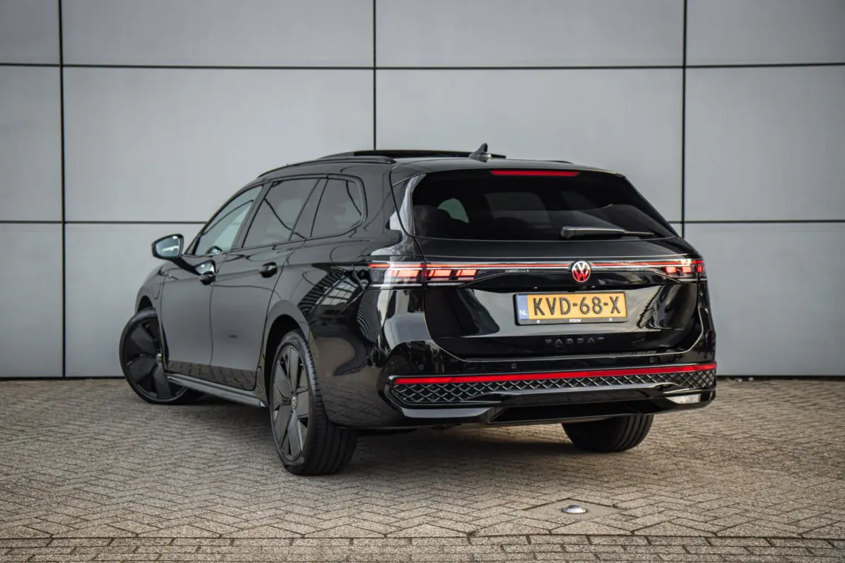 1.5 eHybrid 272pk R-Line Edition | Panoramadak | Trekhaak Uitklapbaar | Rondomzicht Camera