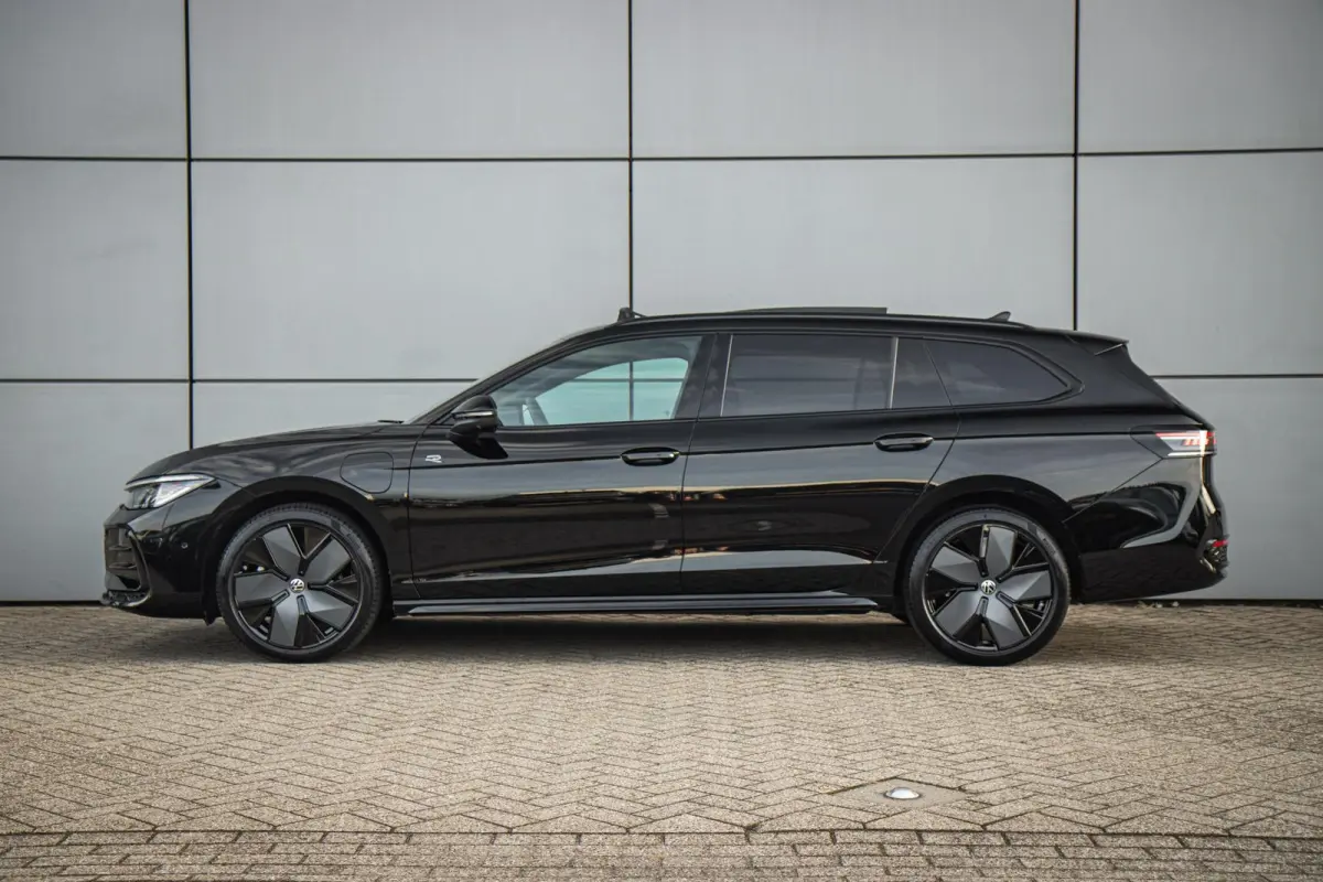 1.5 eHybrid 272pk R-Line Edition | Panoramadak | Trekhaak Uitklapbaar | Rondomzicht Camera