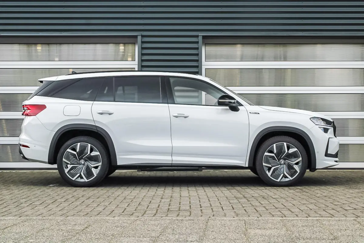 1.5 TSI 204pk PHEV Sportline Business | Trekhaak | Adaptief Onderstel | Head-up | Achterbank Verwarmd