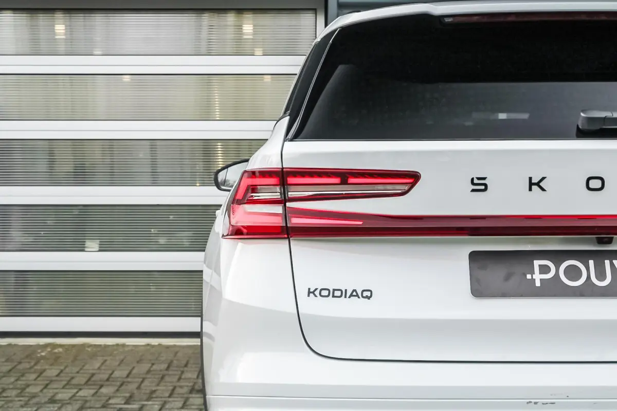 1.5 TSI 204pk PHEV Sportline Business | Trekhaak | Adaptief Onderstel | Head-up | Achterbank Verwarmd
