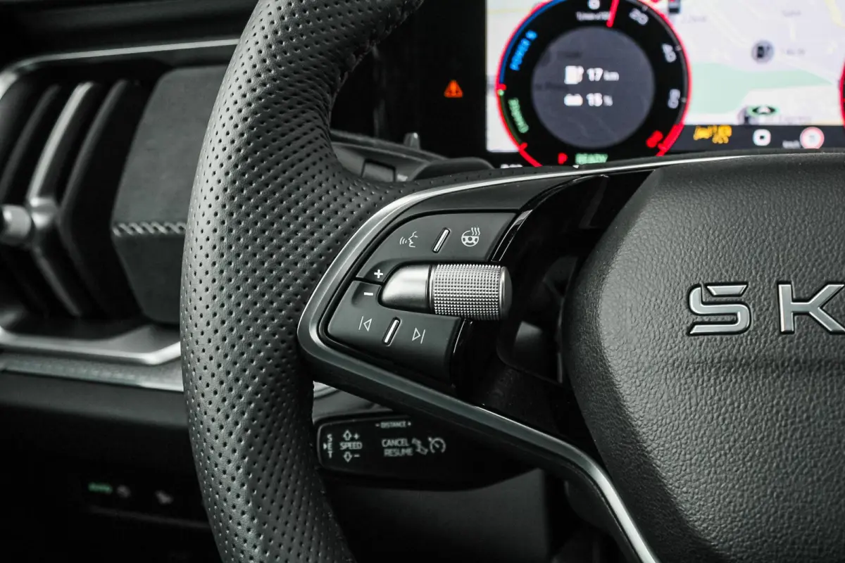 1.5 TSI 204pk PHEV Sportline Business | Trekhaak | Adaptief Onderstel | Head-up | Achterbank Verwarmd