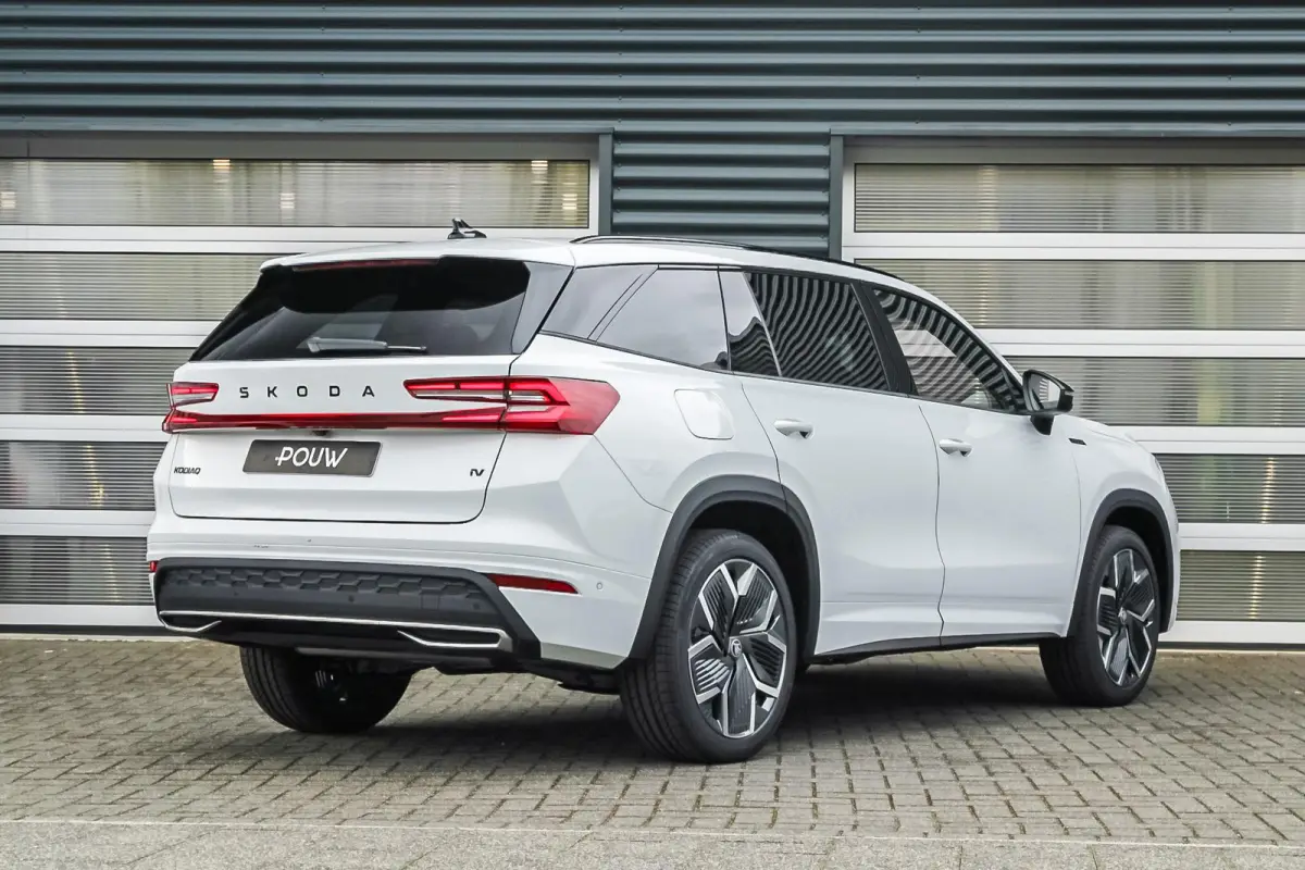 1.5 TSI 204pk PHEV Sportline Business | Trekhaak | Adaptief Onderstel | Head-up | Achterbank Verwarmd