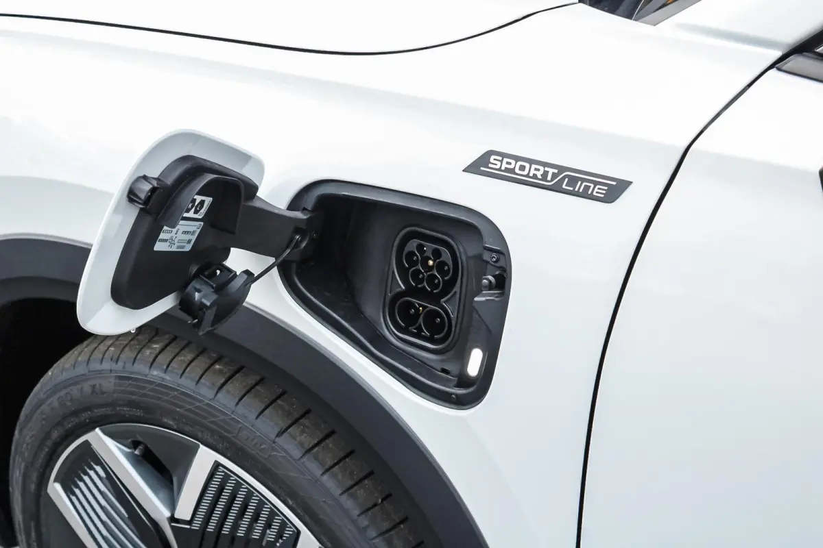 1.5 TSI 204pk PHEV Sportline Business | Trekhaak | Adaptief Onderstel | Head-up | Achterbank Verwarmd